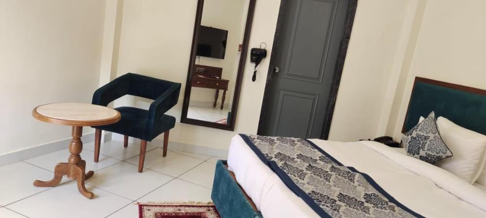 Hotel Traavista Aravali Mahal à Udaipur Extérieur photo